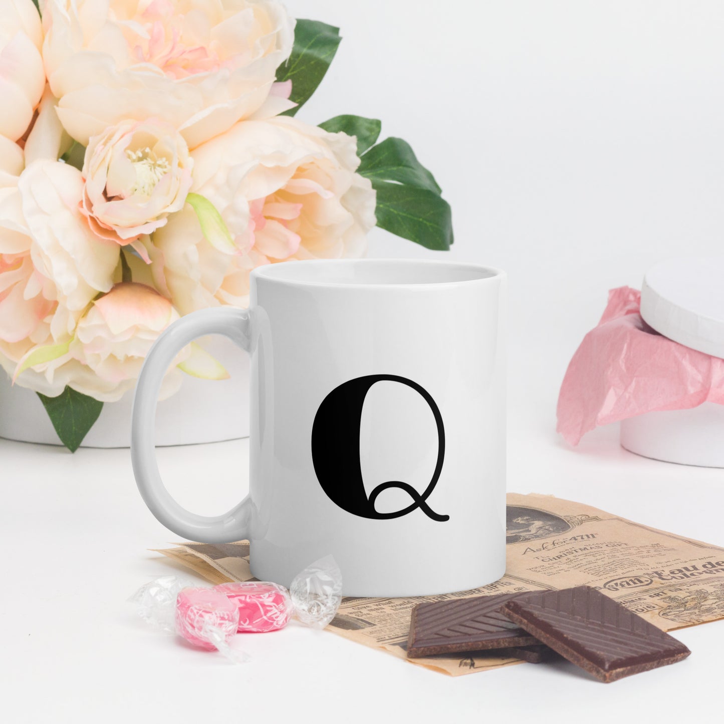 White glossy initial mug Q